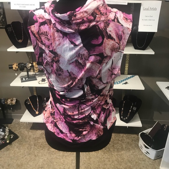 A blouse - Picture 3 of 4